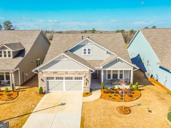 284 Pecks Ct, Hoschton, GA 30548