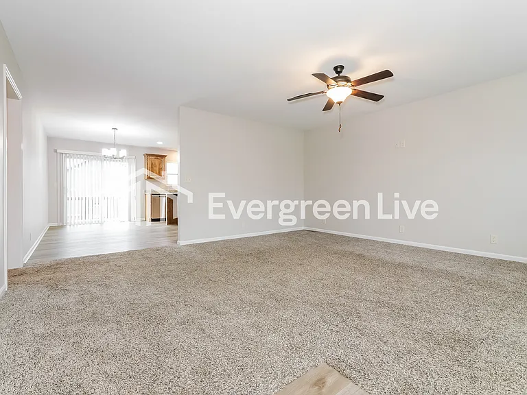 900 SW Chickadee Dr — Photo 4
