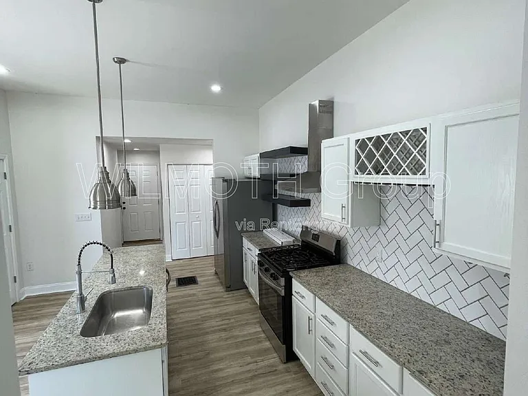 1126 Villa Ave — Photo 8