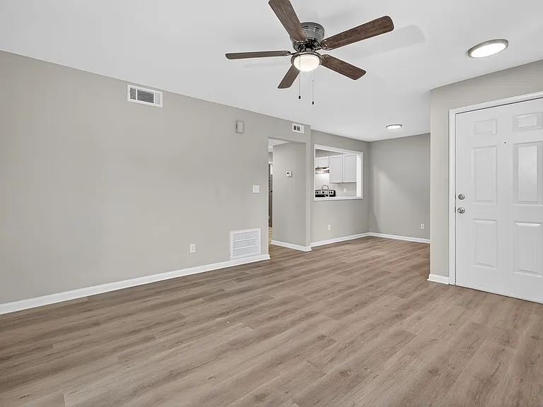 The Grove Apartments — Photo 31