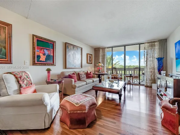 90 Edgewater Dr APT 501, Coral Gables, FL 33133