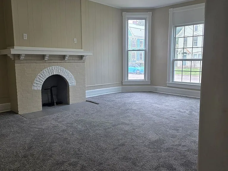711 W Water St — Photo 1