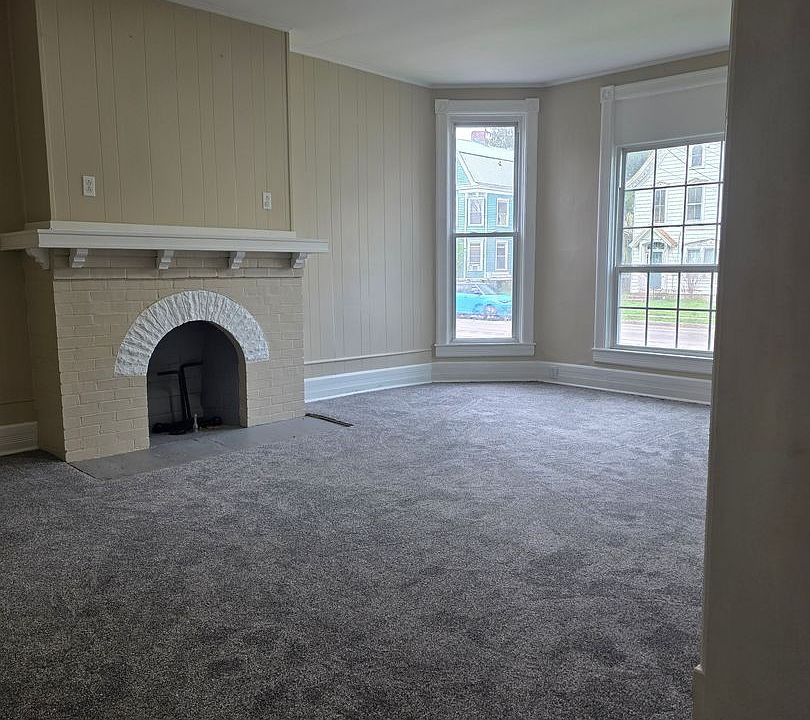 1st image of 711 W Water St #1