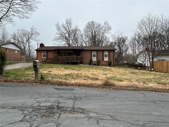 2nd image of 1318 Lion St
