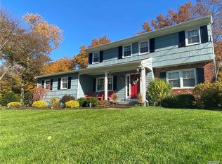 98 Buttercup Ln, Huntington, NY 11743