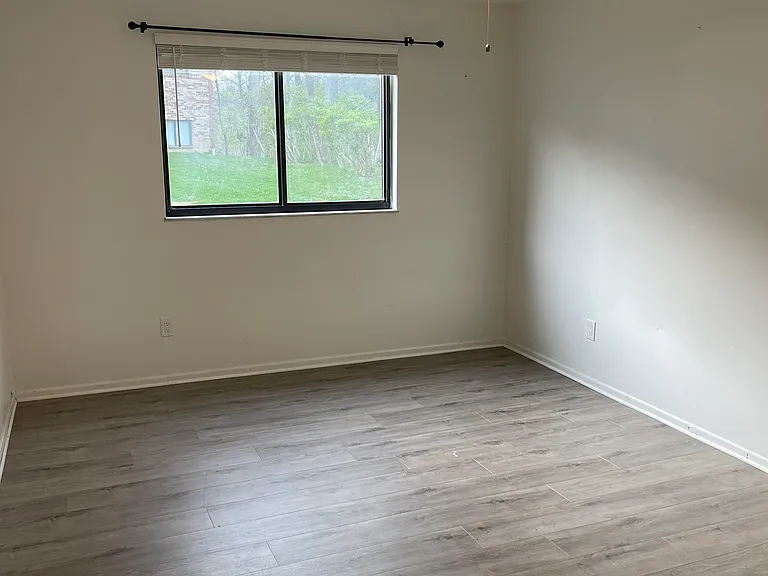 7214 Creekview Dr #3 — Photo 6