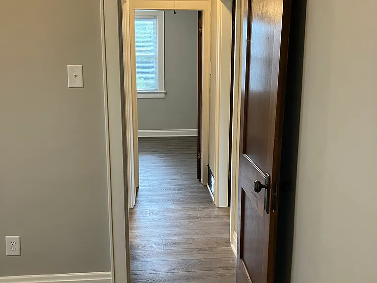 930 Oxley Rd — Photo 5