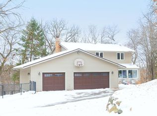 8566 Oak Hill Cir, Prior Lake, MN 55372