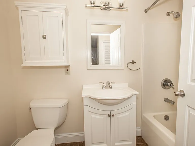 Walk to UC & UC Medical | 1BR/2BR Apartments — Photo 69