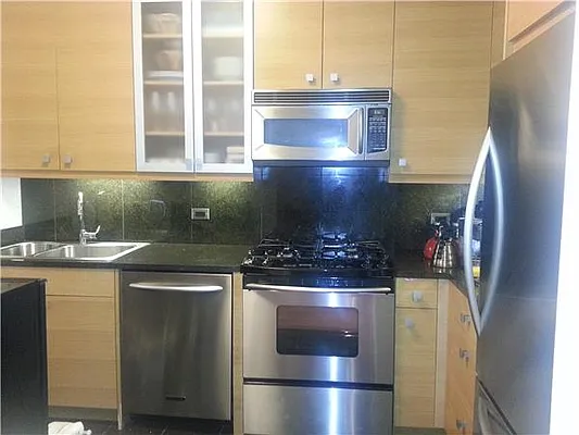 Sold by R New York | media 2