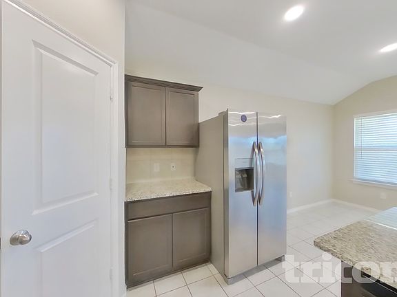 4th image of 916 Roland Dr