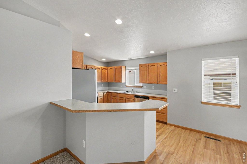 585 Radiant Dr
