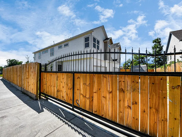 4133 E Toliver St — Photo 36