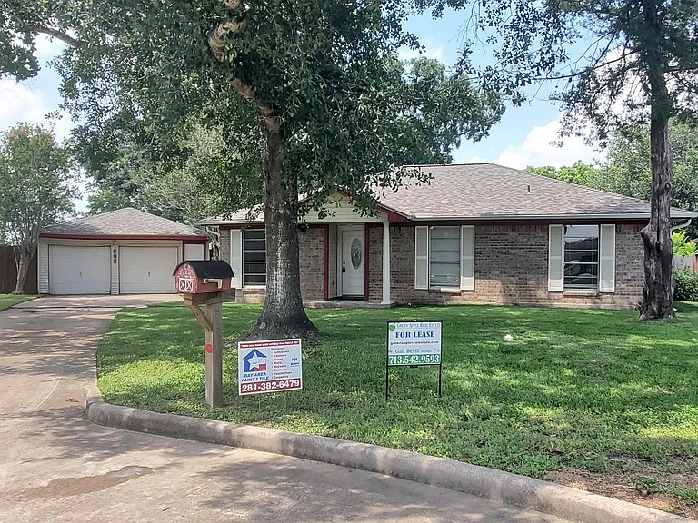 606 Francis Ct — Photo 1