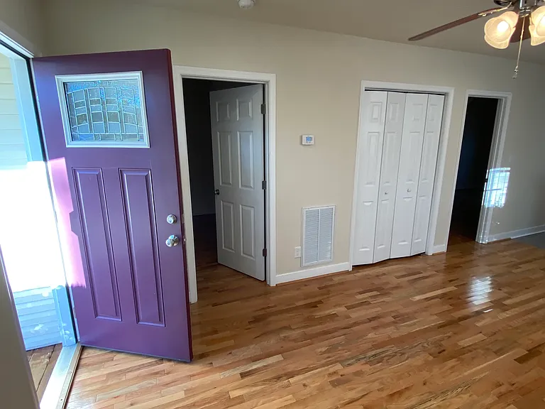 3200 Rosewood Ave — Photo 32