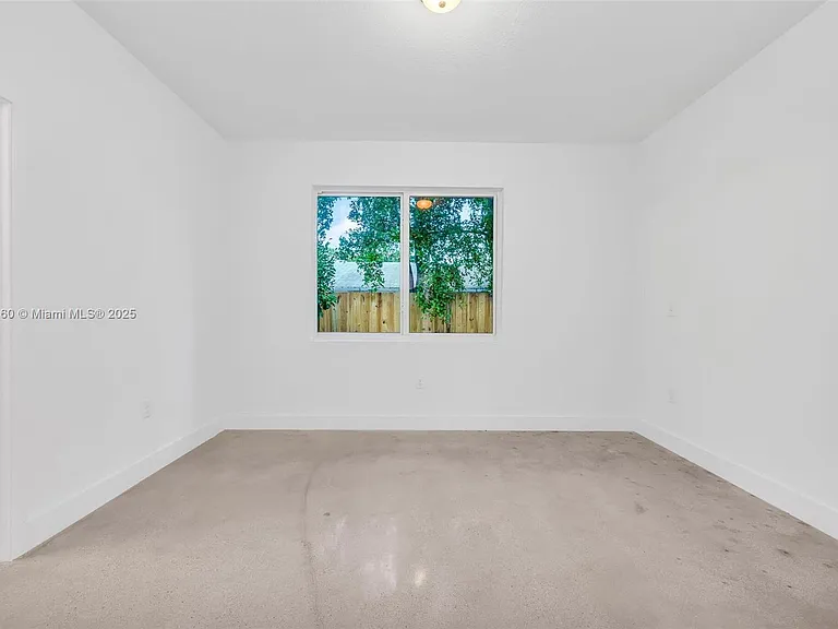 638 NW 15th Ave — Photo 11