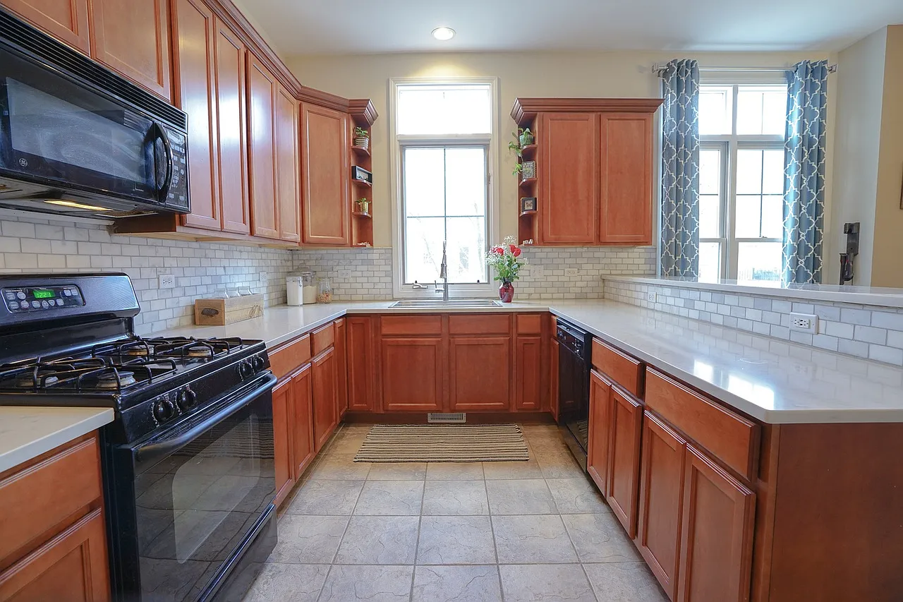 2 bed, 2.5 bath, 1900 sqft, $2,880 — Photo 4