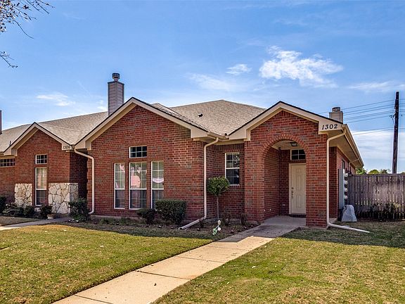 2nd image of 1302 Poinsettia Blvd