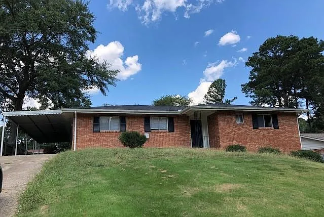 3949 Savannah Dr photo 1