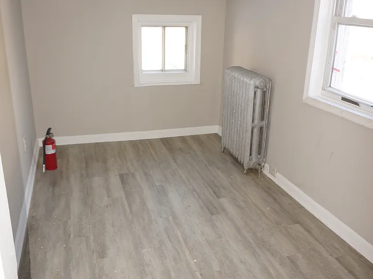 527 Green St #2 — Photo 9