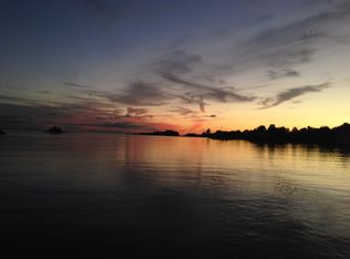 330 Shore Dr, Branford, CT 06405