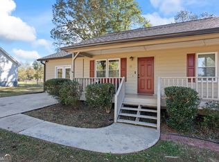 15 Redbarn Rd, Taylorsville, GA 30178