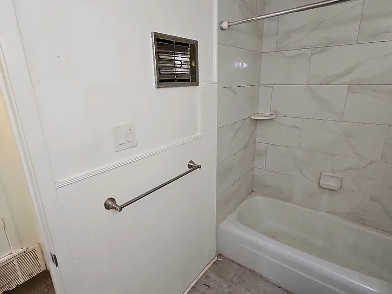 1805 Randolph Dr #4 — Photo 3