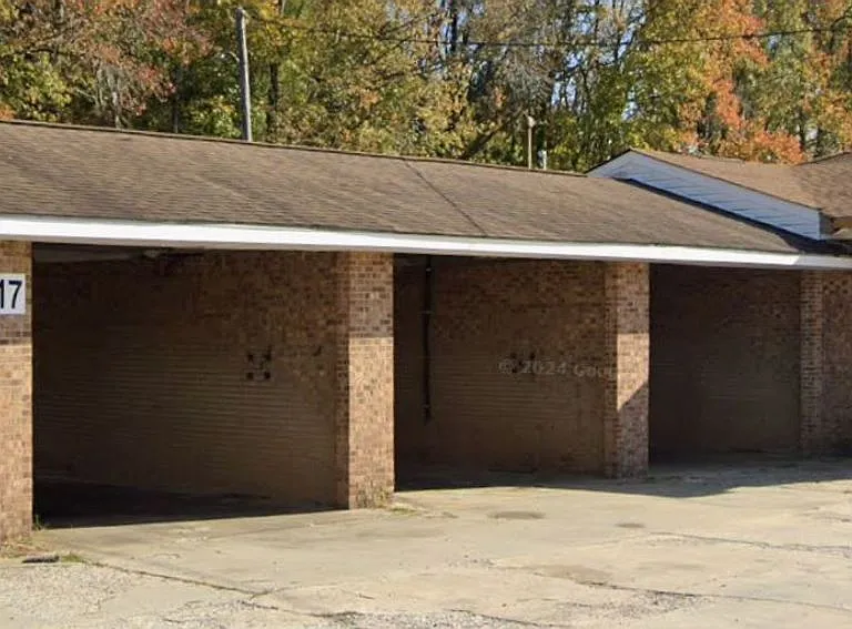 117 Country Club Dr — Photo 2