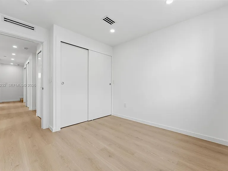 824 SE 12th Ct #850 — Photo 18
