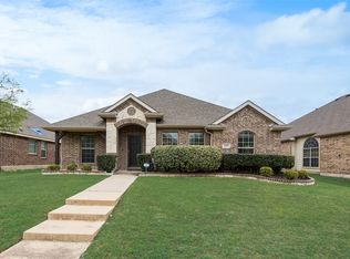 209 Gatehouse Dr, Red Oak, TX 75154