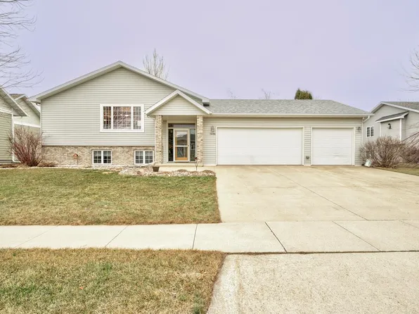 1406 35th St, Spirit Lake, IA 51360