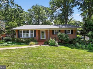 8233 Stonewall Dr, Vienna, VA 22180