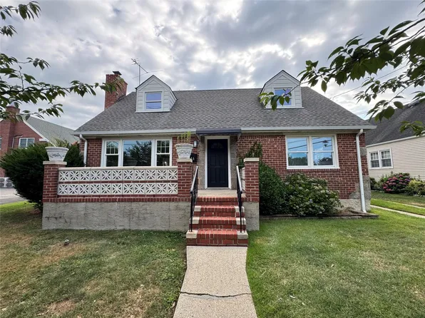 616 William Street, New Hyde Park, NY 11040