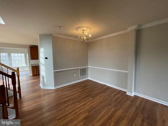 5th image of 310 Galway Ln