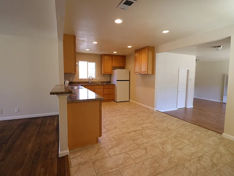 335 Rollingwood Dr — Photo 10