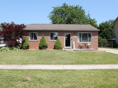 30143 Dover St, Flat Rock, MI, 48134