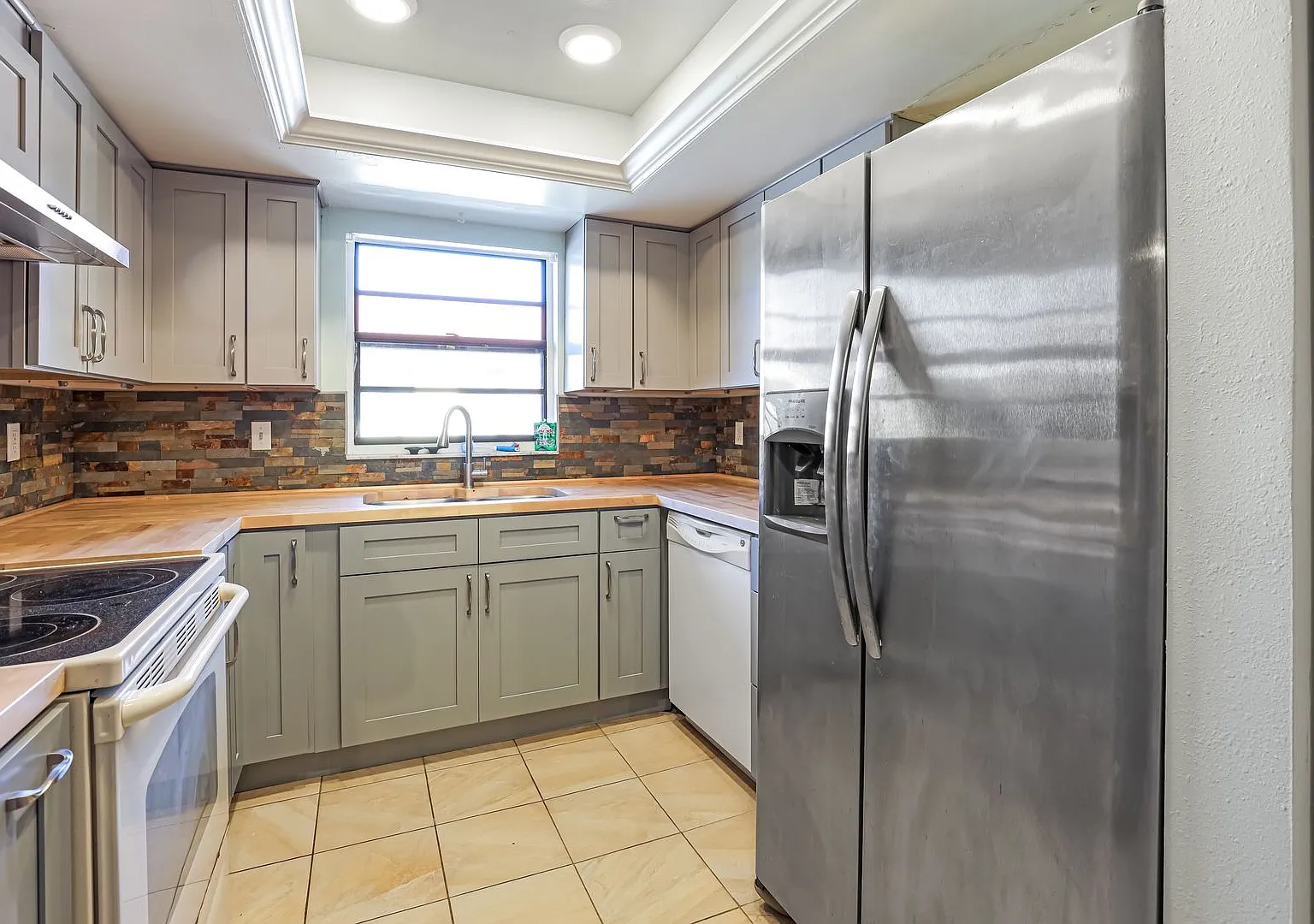 55+ ONLY Updated 1 Bed 1 Bath In Meadow Croft In Bradenton!! — Photo 1