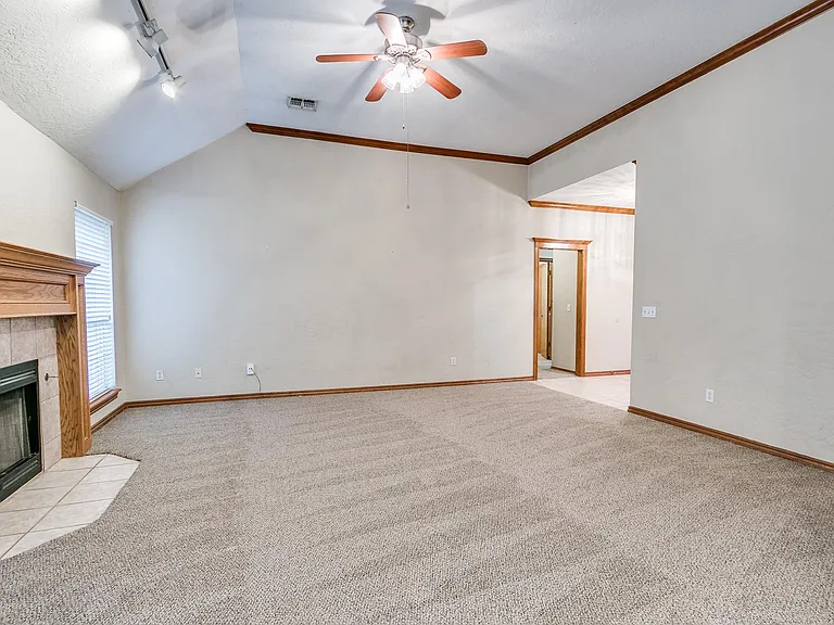 613 Katelyn Ln — Photo 17