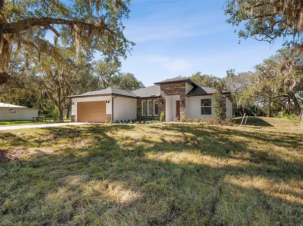 304 N Jungle Rd, Geneva, FL 32732