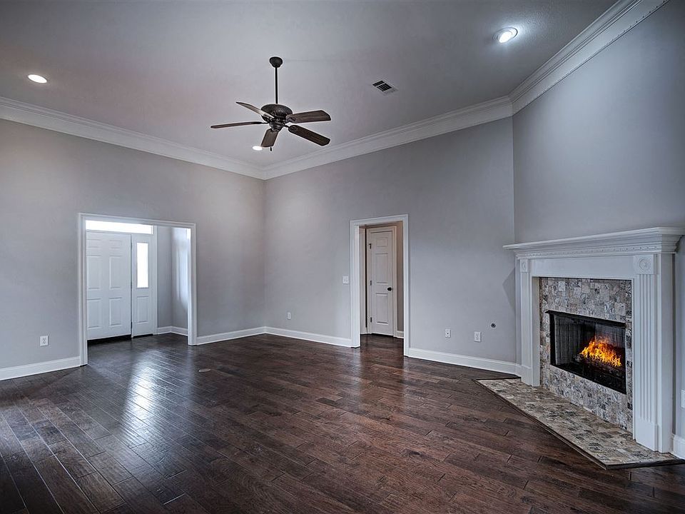 1st image of 706 Clubhouse Dr