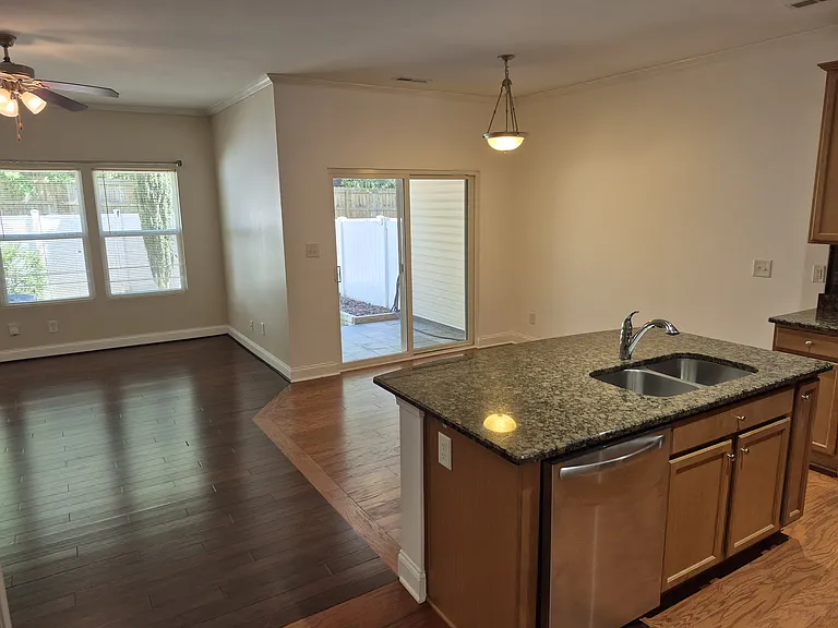 Kitchen/dining/living room area