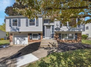 230 Hollyoke Rd, Somerdale, NJ 08083