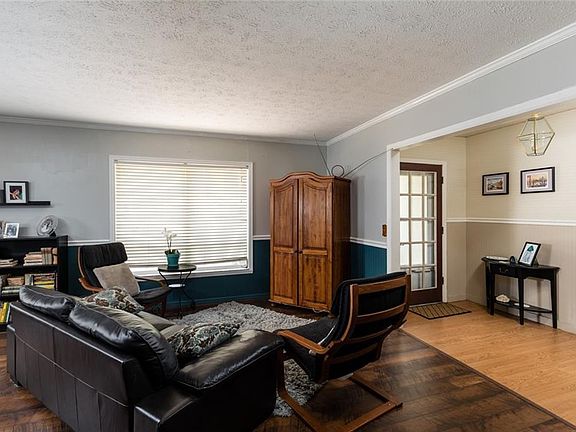 5th image of 807 Bannockburn Ave