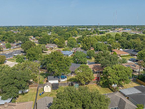 5th image of 1806 Linda Ln