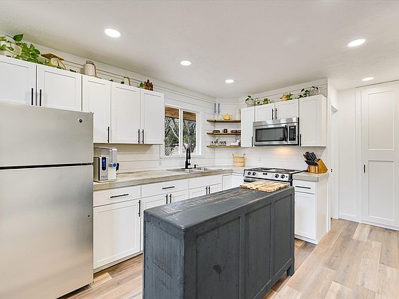 5th image of 21112 Brewer Ln