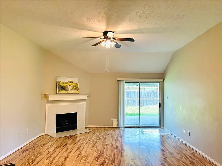 1404 Helmsley Dr — Photo 11