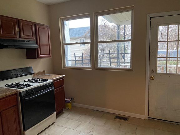 4th image of 81 Crescent Ave Floor 1