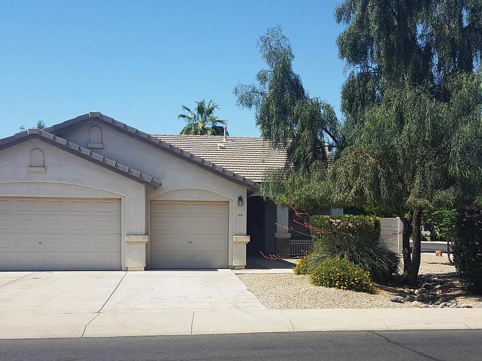 2558 Front of Home