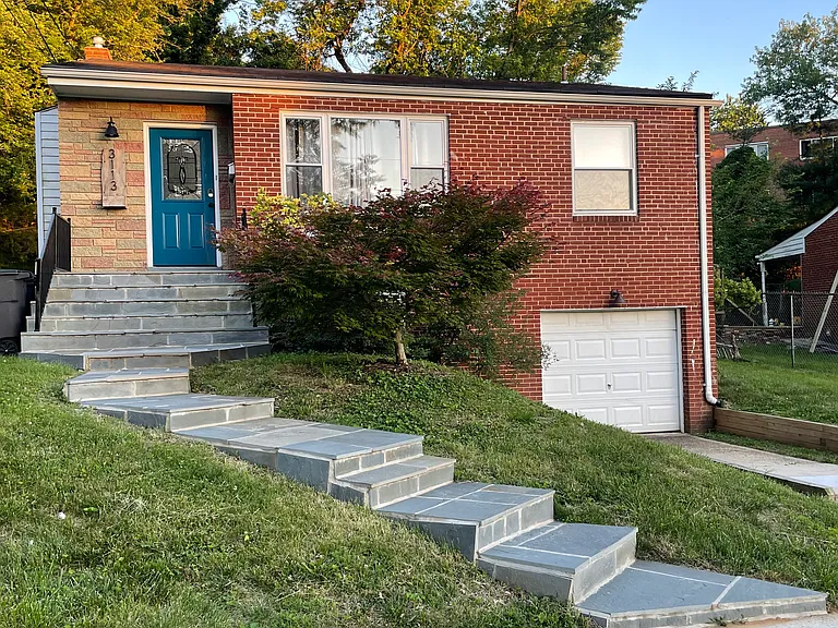 Rosemary Ln — Photo 2