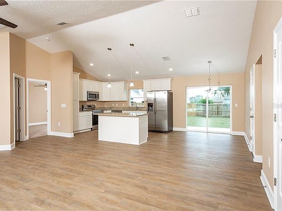 4th image of 404 Oslo Dr
